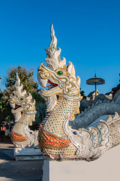 中国云南省景洪市大金塔龙兽雕像装饰建筑