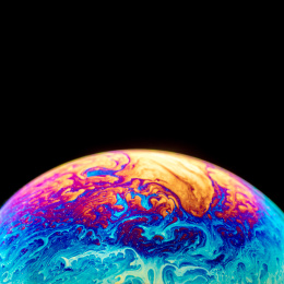 多彩肥皂泡纹理图案的特写，象一个梦想星球