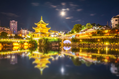 中国贵州省贵阳甲秀楼建筑景观夜景