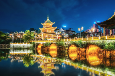 中国贵州省贵阳甲秀楼建筑景观夜景