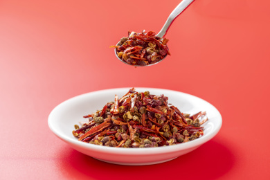 辣椒花椒麻辣调料特写红色背景