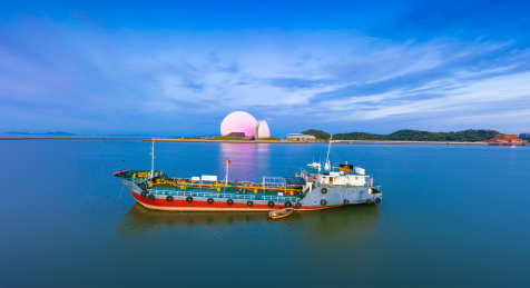 轮船与珠海大剧院，中国广东省珠海市