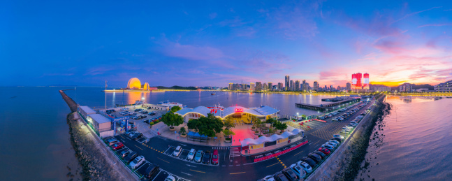 中国广东省珠海市香洲港夜景航拍