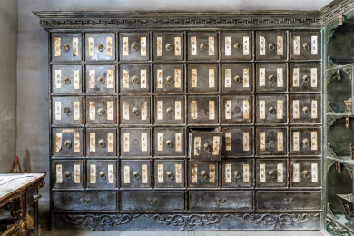 中国河南省巩义康百万庄园中药房药柜