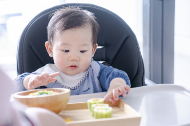 宝贝吃彩虹饭时的表情