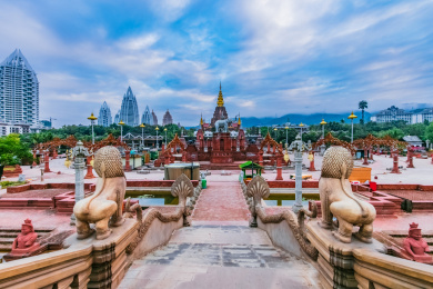 中国云南省景洪市西双版纳告庄大金塔建筑