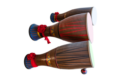 室内傣族传统器乐象脚鼓静物展示品