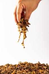 白色背景上的农产品梅干菜