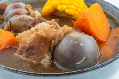 玉米胡萝卜猪大骨汤