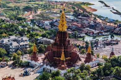 中国云南省景洪市西双版纳告庄大金塔建筑