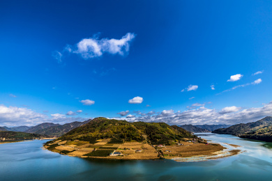 辽宁省宽甸浑江沿岸风光