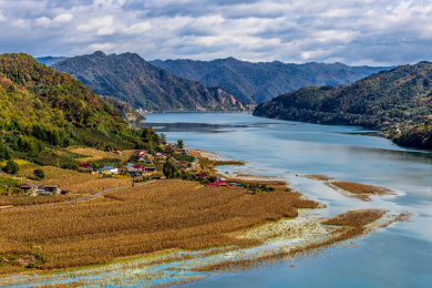 辽宁省宽甸浑江沿岸风光