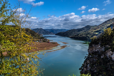 辽宁省宽甸浑江沿岸风光