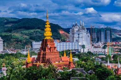 中国云南省景洪市西双版纳告庄大金塔建筑