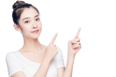 向上指的亚洲美女白色背景半身肖像
