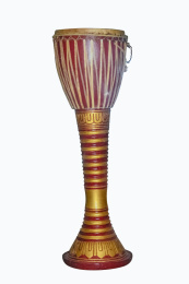 室内傣族传统器乐象脚鼓静物展示品