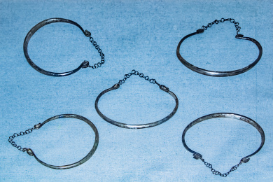 中国云南省西双版纳傣族银器项圈日用品