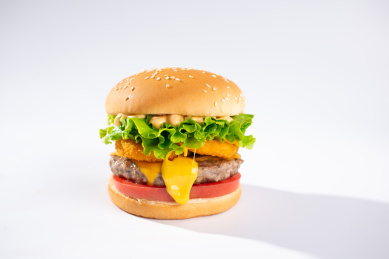 芝士洋葱圈牛肉汉堡