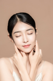 年轻亚洲女性半身肖像