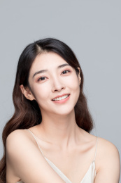 亚洲女性棚拍半身肖像