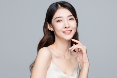 亚洲女性棚拍半身肖像