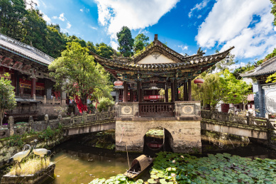 中国云南大理巍宝山文昌宫里的水龙亭