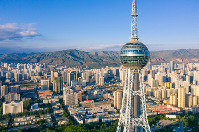 中国青海西宁浦宁之珠电视塔航拍景观