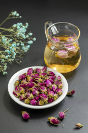 玫瑰花茶特写黑色背景
