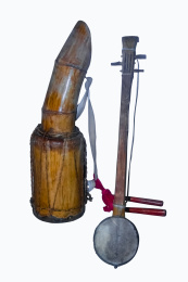 中国云南省景洪市傣族竹鼓四弦两音琴乐器