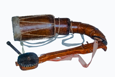 中国云南省景洪市傣族竹鼓四弦两音琴乐器