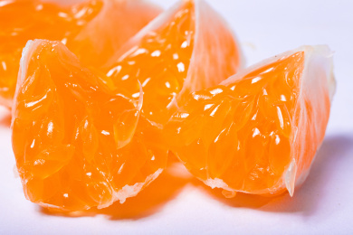 橘子饱满果肉的特写