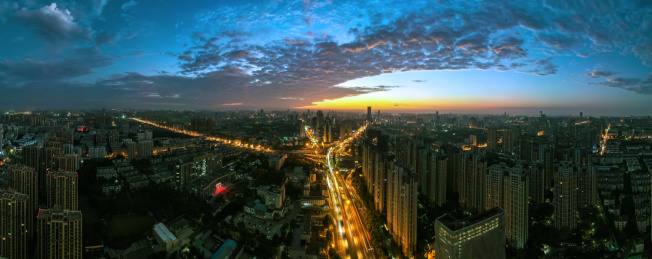 中国安徽合肥三里庵清晨车流航拍