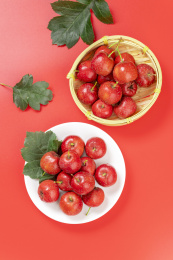 山楂红果特写红色背景