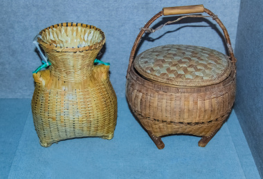 中国云南省西双版纳傣族竹编鱼箩提篮日用品