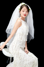 黑色背景下的美妆新娘人像