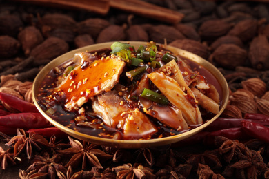 铜盘里的川味卤菜夫妻肺片