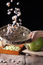 陶碗里的重庆特产海苔口味怪味胡豆