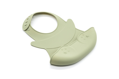 白色背景上的婴儿用绿色硅胶围兜