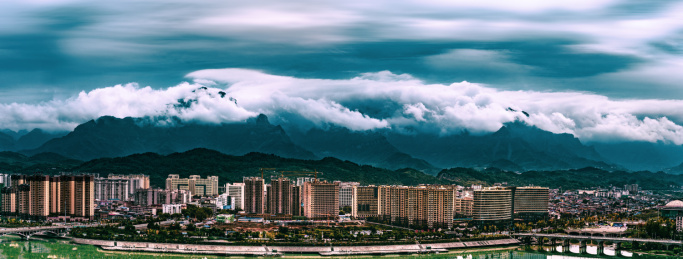 中国湖南张家界天门山云海全景