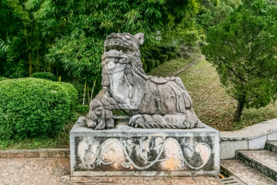 中国云南省普洱市梅子湖公园石狮兽雕像装饰
