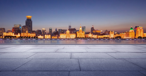 上海外滩万国建筑石板路面夜景