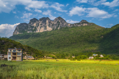 中国云南师宗南丹山风光