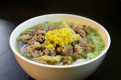 潮州特色美食，镇记老尾牛杂裸条