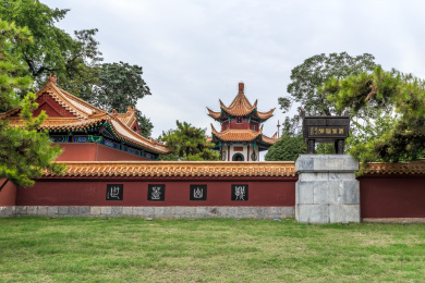 中国江苏省徐州市戏马台景区红墙建筑