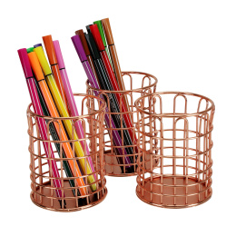 笔筒棚拍在白色背景上