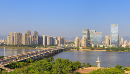 中国福建福州市江滨大道周边建筑群