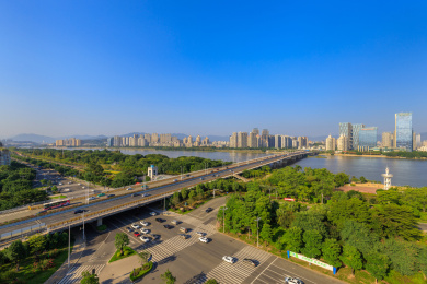 中国福建福州市江滨大道周边建筑群