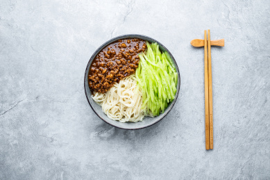 中国传统特色面食炸酱面
