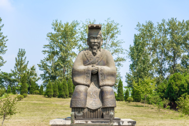 中国河南省汤阴县羑里城周文王铜塑像