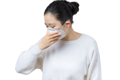 生病戴着口罩的女生，白色背景